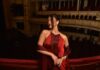 Premiera w filharmonii: 5 błędów przy doborze torebki i biżuterii Premiera w filharmonii: 5 błędów przy doborze torebki i biżuterii