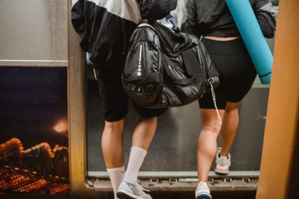 Torba sportowa na siłownię – jak wybrać lekki i pojemny model z osobną kieszenią na buty